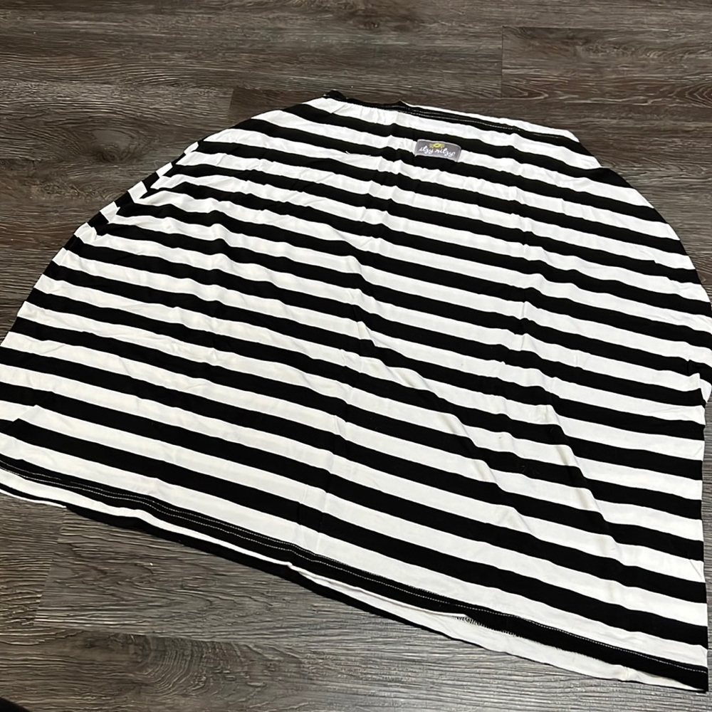 Mom Boss® 4-In-1 Multi-Use Nursing Cover And Scarf